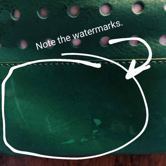 💚UNIQUE🌟UGG crossbody purse/sling bag🌟perforated detail🍀green leather! COOL! - Picture 13 of 15